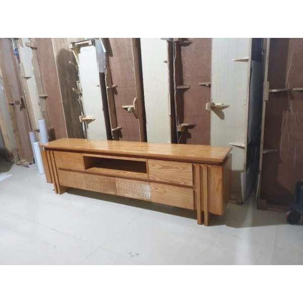 KỆ TI VI GỖ SỒI NGA CHÂN ĐỨNG KT079