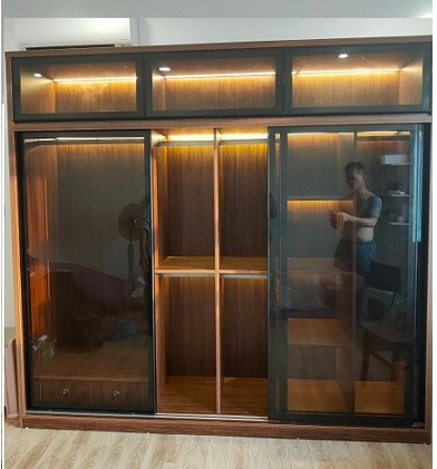 Mẫu tủ treo quần áo cánh kính trượt
